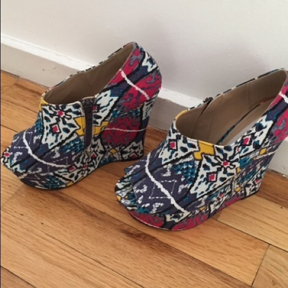 Steve Madden Multicolor tribal peep toe wedges - Picture 6 of 8